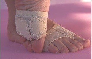 ballroom-xoroi-papoytsakia-rythmikis-syngxronoy-latin-xoroy-papoytsia