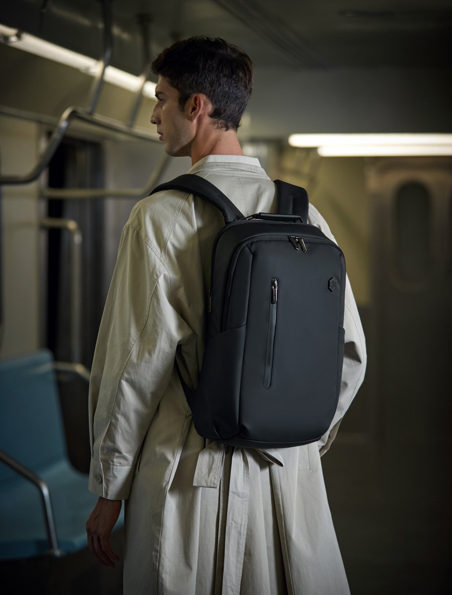 ARCTIC HUNTER τσάντα πλάτης B00915 με θήκη laptop 15.6", USB, 20L, μαύρη - Image 2